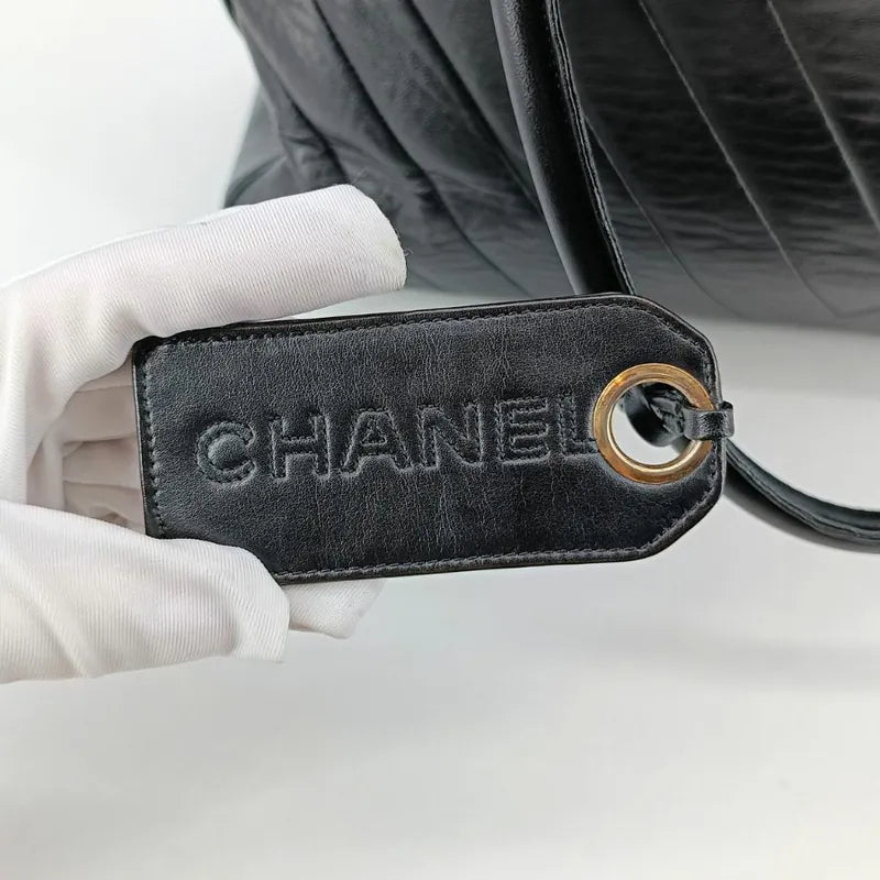jah95-chanel-vintage-black-lambskin-chevron-tote-bag