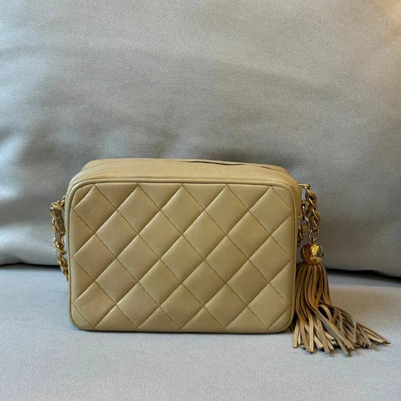 jw968-chanel-vintage-beige-lambskin-tassel-camera-bag