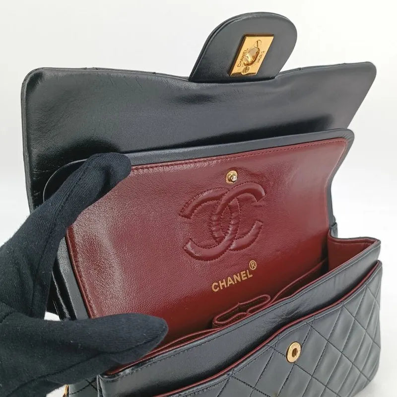 ra587-chanel-vintage-black-lambskin-23cm-classic-flap-bag