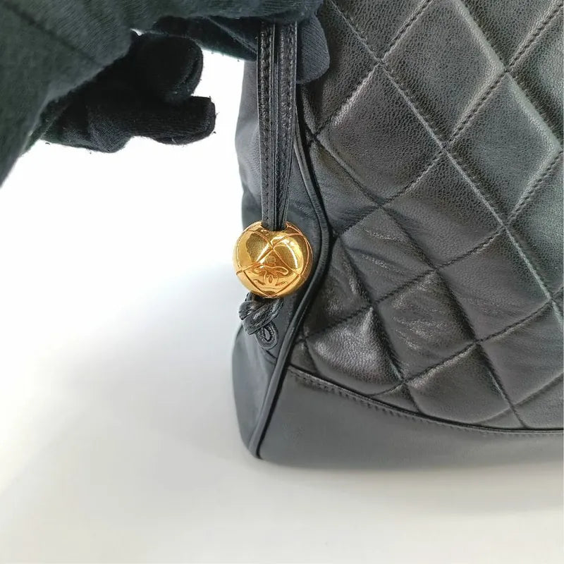 jt065-chanel-vintage-black-lambskin-quilted-tote-bag