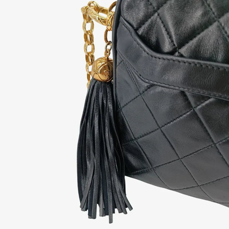 c501-chanel-vintage-black-lambskin-gold-chain-camera-bag