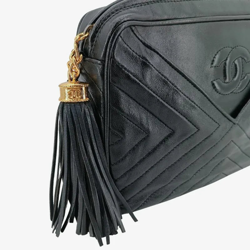 js938-chanel-vintage-black-lambskin-chevron-camera-bag