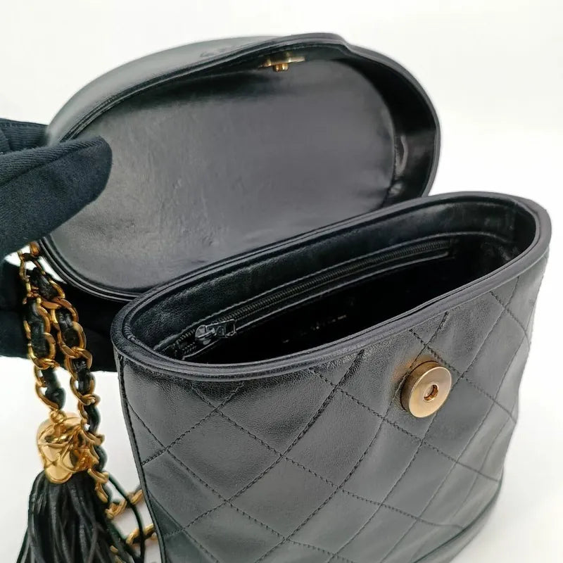 c414-chanel-vintage-black-lambskin-tassels-bucket-bag