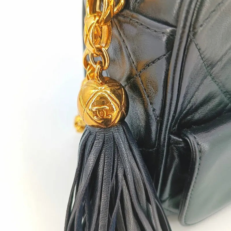 jr586-chanel-vintage-black-lambskin-tassels-gold-chain-camera-bag