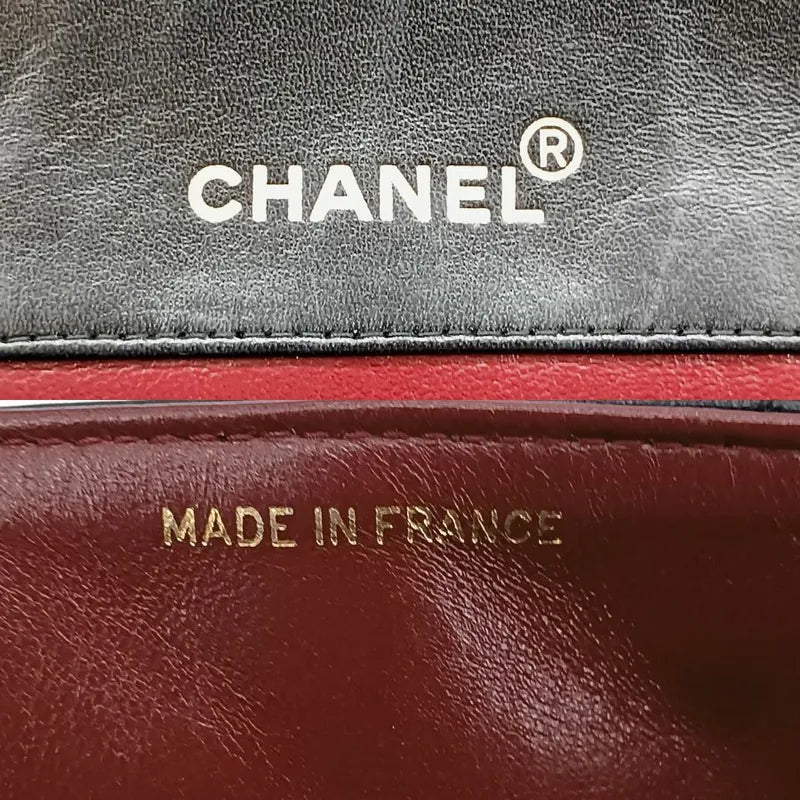 jr916-chanel-vintage-black-lambskin-quilted-flap-bag