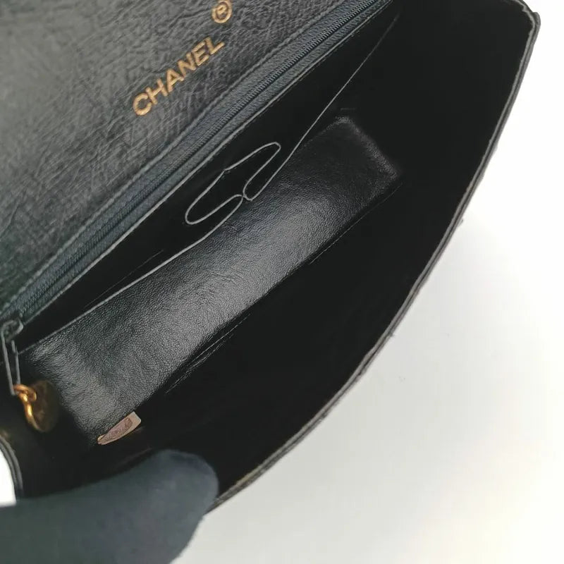 jt225-chanel-vintage-black-ostrichskin-full-flap-bag