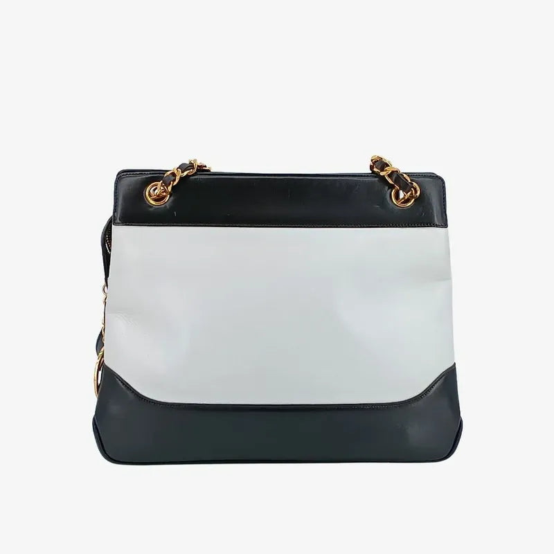 js564-chanel-vintage-bicolor-black-white-lambskin-embossed-logo-tote-bag