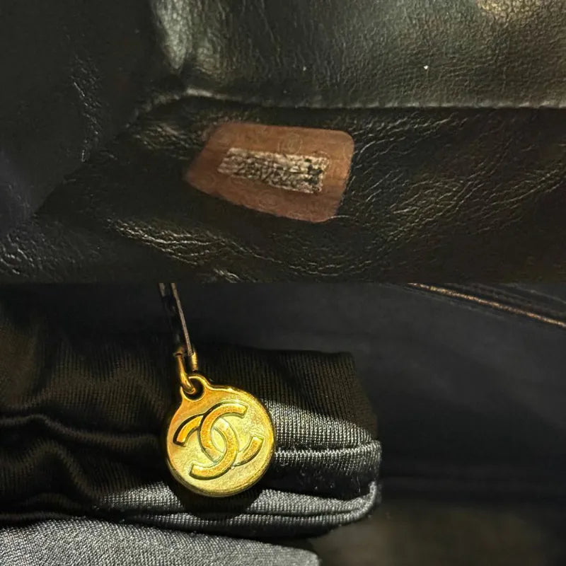 rc471-chanel-vintage-black-caviar-leather-quilted-camera-bag