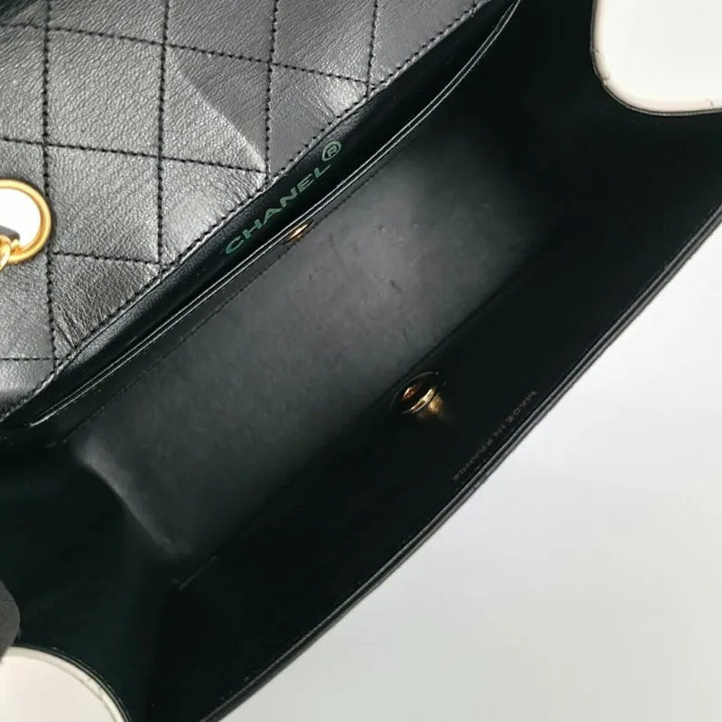 js323-chanel-vintage-bicolor-black-white-255-lambskin-trapezoid-flap-bag