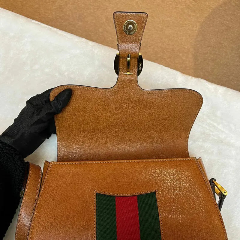 rb126-gucci-vintage-brown-leather-sherry-line-buckle-round-shoulder-bag