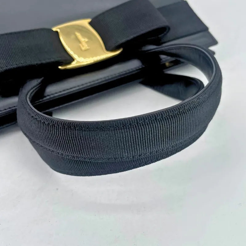 jx599-salvatore-ferragamo-vintage-black-vara-ribbon-handbag
