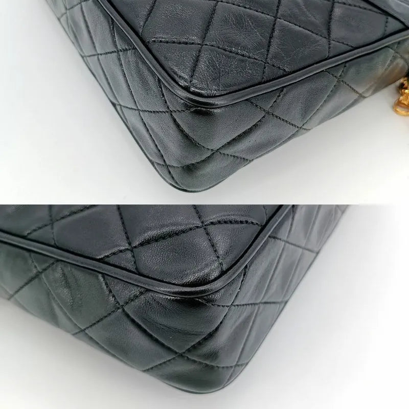 jt043-chanel-vintage-black-lambskin-gold-chain-camera-bag