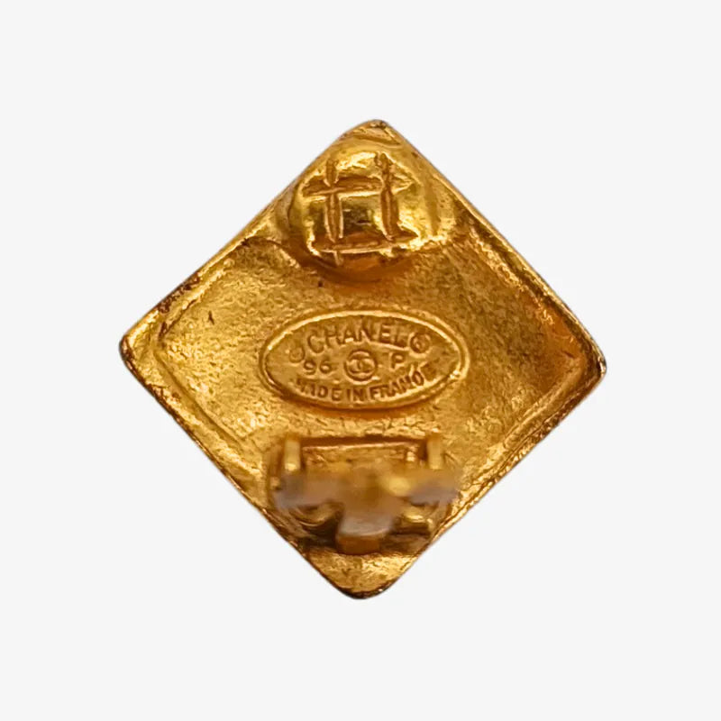 rb399-chanel-vintage-diamond-shape-gold-plated-clip-on-earrings