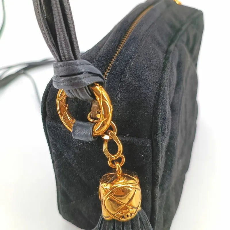 jt230-chanel-vintage-black-suede-tassel-camera-bag