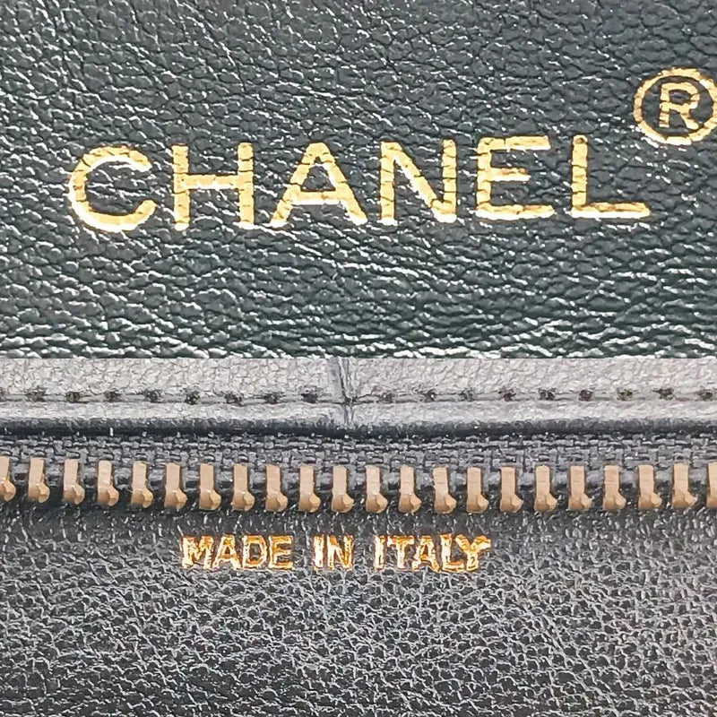 ra239-chanel-vintage-black-lambskin-octagon-camera-bag