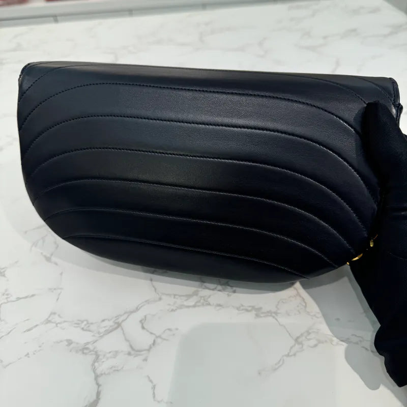 ju402-chanel-vintage-black-lambskin-half-moon-chain-bag