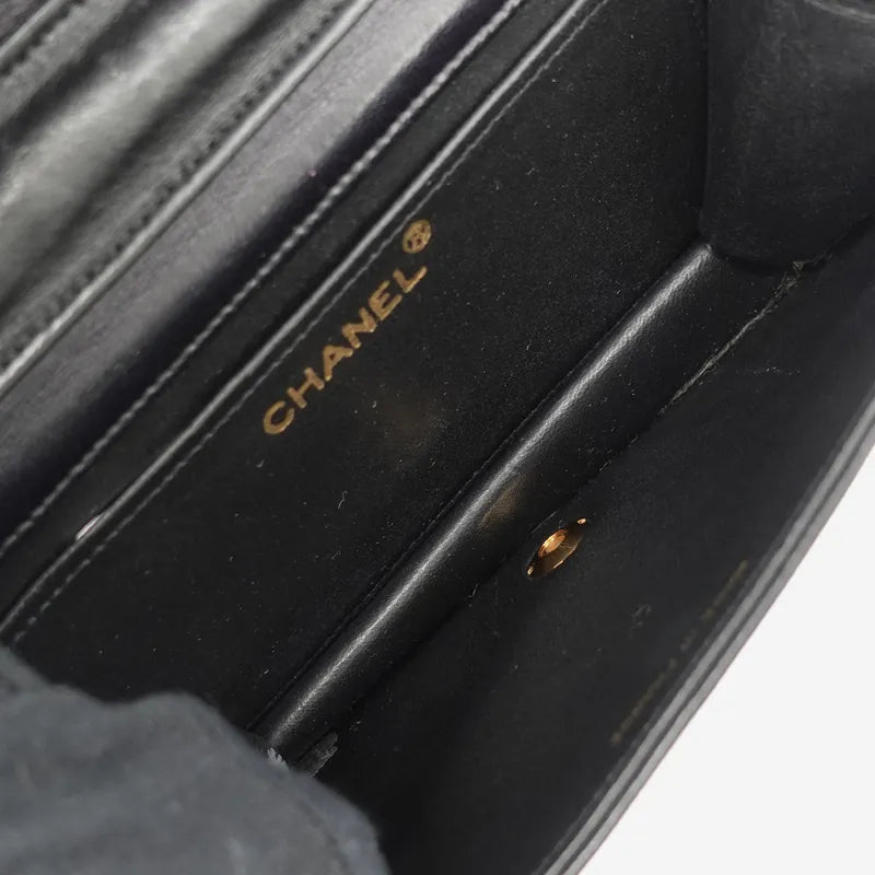 jq470-chanel-vintage-black-lizard-skin-flap-bag