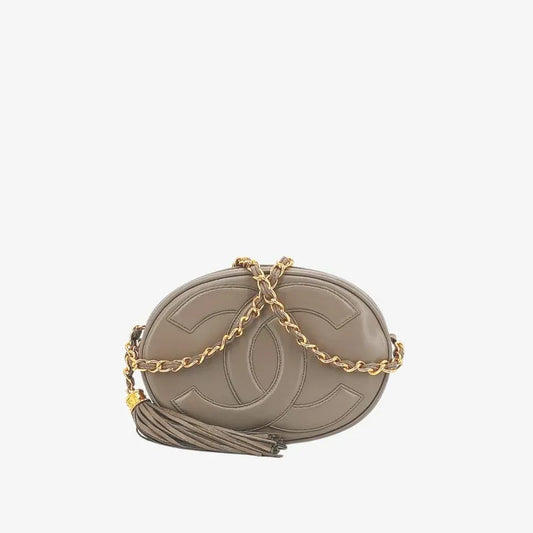 ra422-chanel-vintage-grey-lambskin-oval-camera-bag