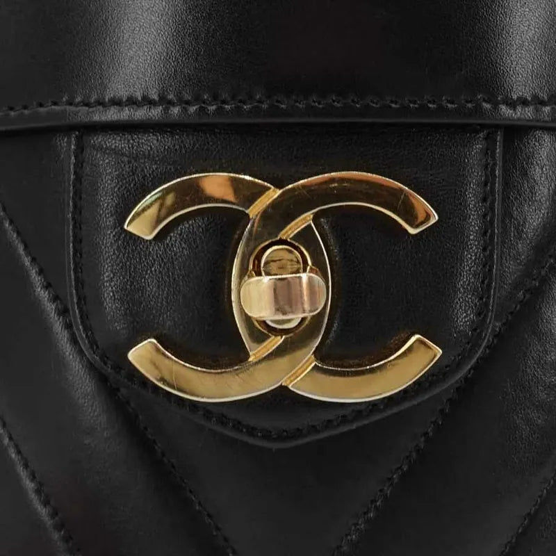 jq979-chanel-vintage-black-lambskin-flap-bucket-bag
