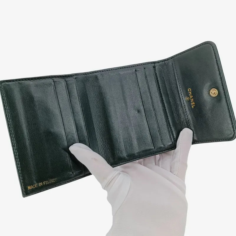 ju280-chanel-vintage-dark-green-caviar-leather-bifold-wallet