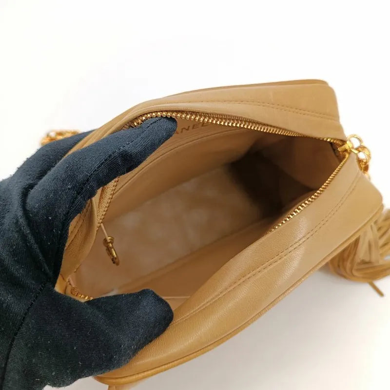 jt286-chanel-vintage-beige-lambskin-gold-chain-camera-bag