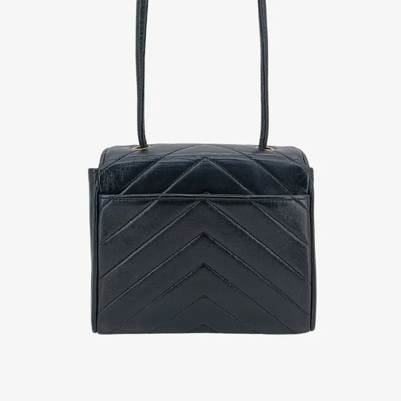rb581-chanel-vintage-black-lambskin-chevron-flap-bag