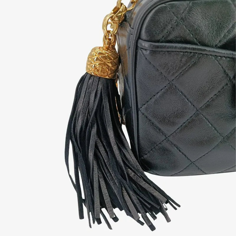 ju480-chanel-vintage-black-lambskin-gold-chain-tassel-camera-bag