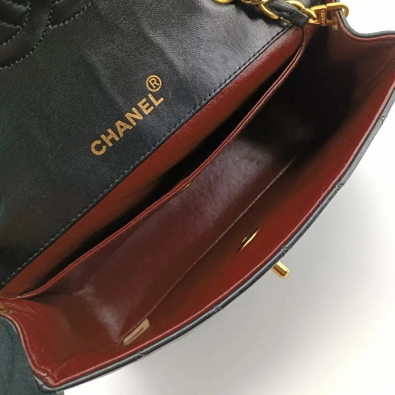 jr916-chanel-vintage-black-lambskin-quilted-flap-bag