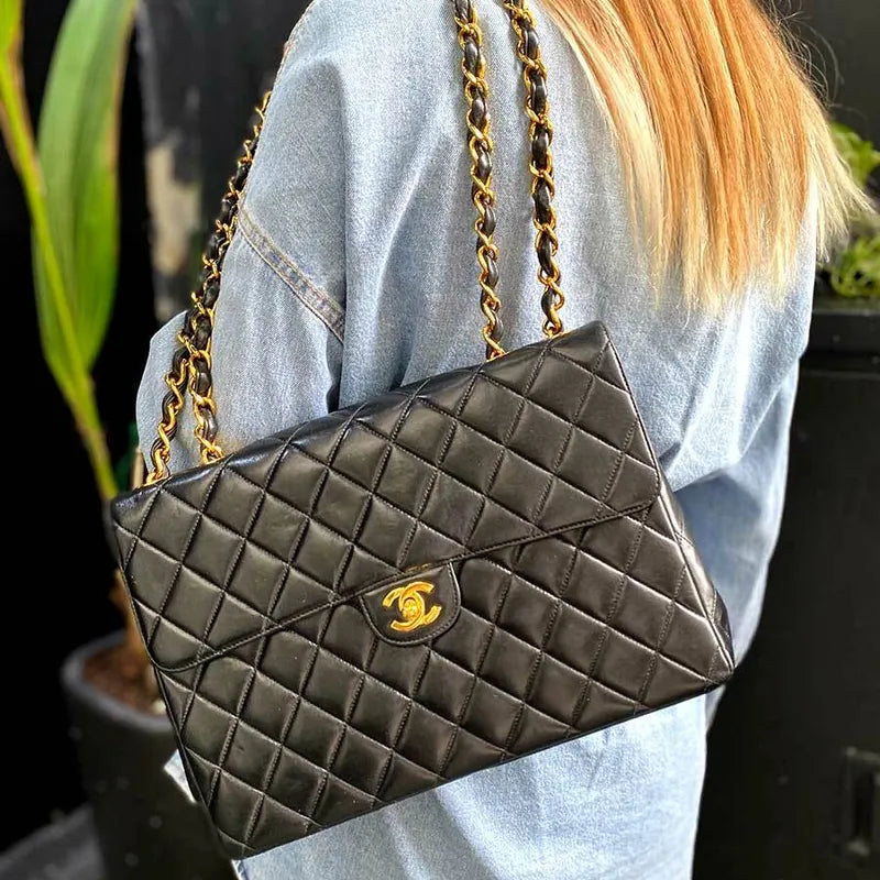js513-chanel-vintage-black-lambskin-quilted-jumbo-classic-flap-bag