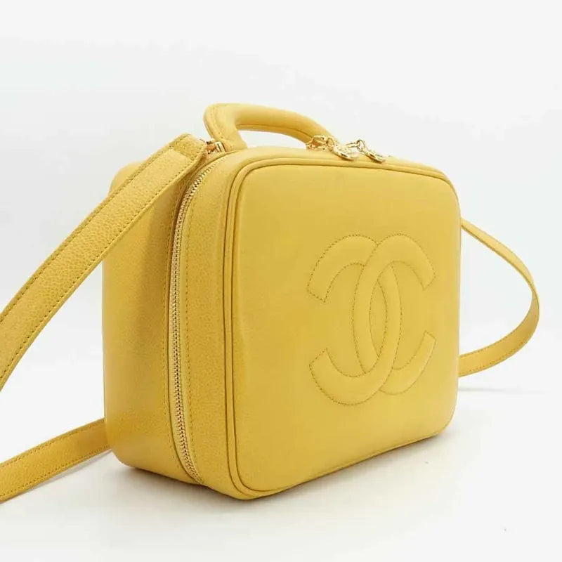 jr680-chanel-vintage-yellow-caviar-leather-cosmetic-bag