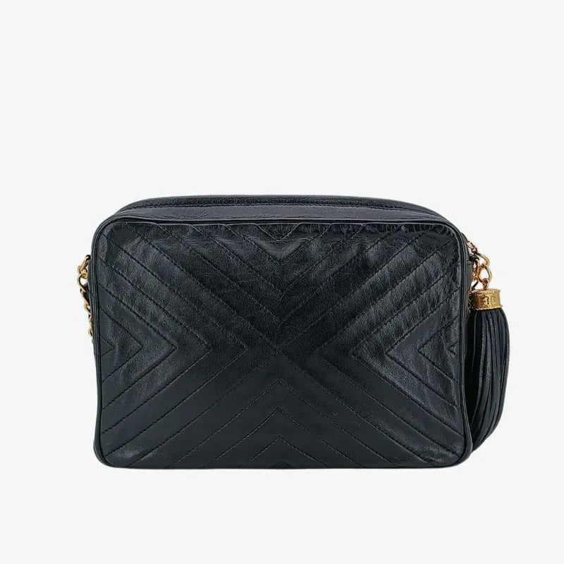 js938-chanel-vintage-black-lambskin-chevron-camera-bag