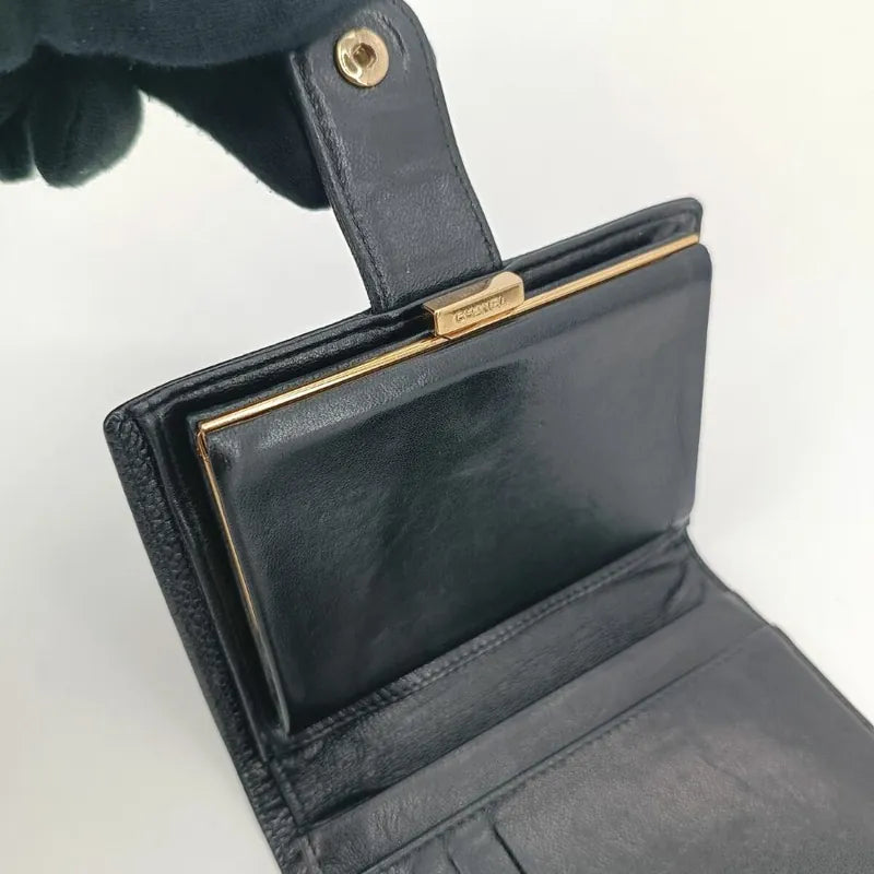 jt146-chanel-vintage-black-caviar-leather-wallet