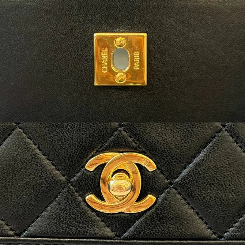 rc664-chanel-vintage-black-lambskin-trapeze-flap-bag