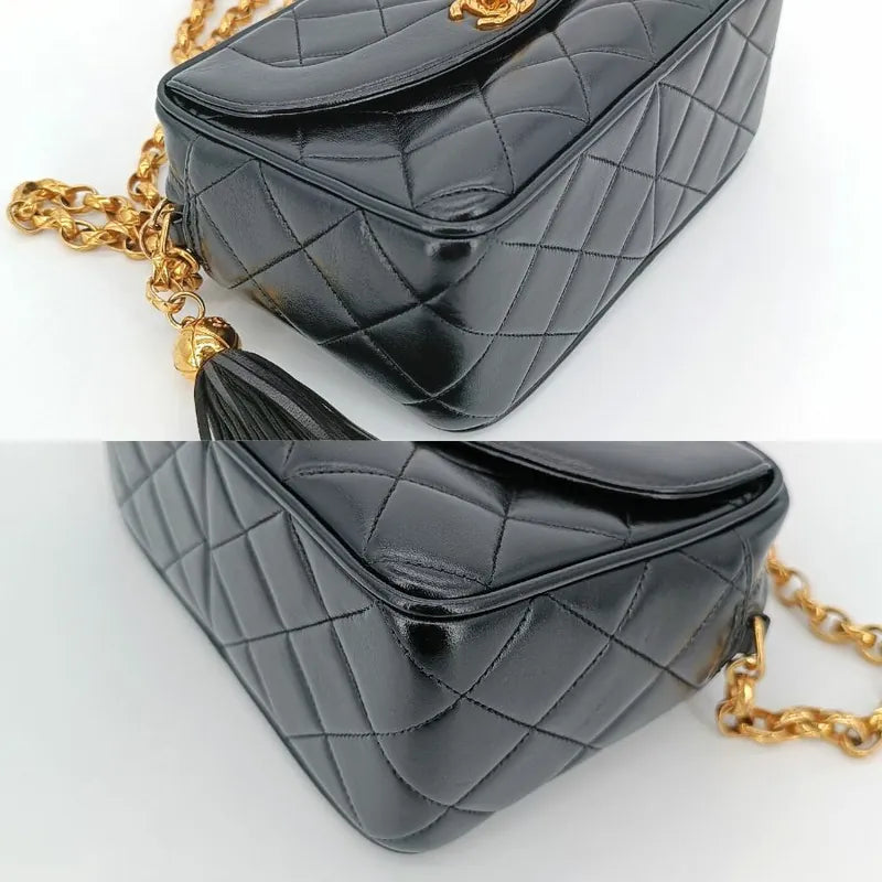 js667-chanel-vintage-black-lambskin-gold-chain-camera-bag