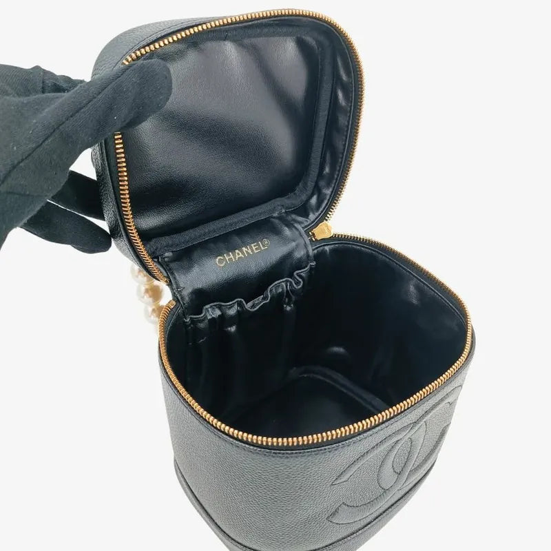 jah180-chanel-vintage-black-caviar-leather-cosmetic-bag