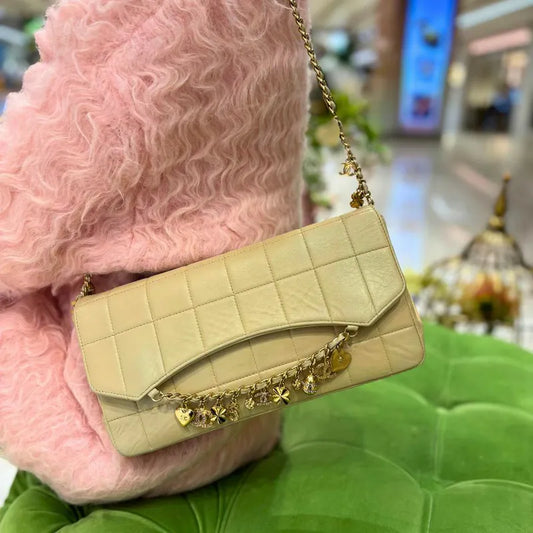 c538-chanel-vintage-beige-lambskin-chocolate-bar-charms-flap-bag