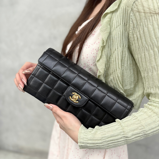 RG212- CHANEL Vintage Black Lambskin Chocolate Bar Flap Bag